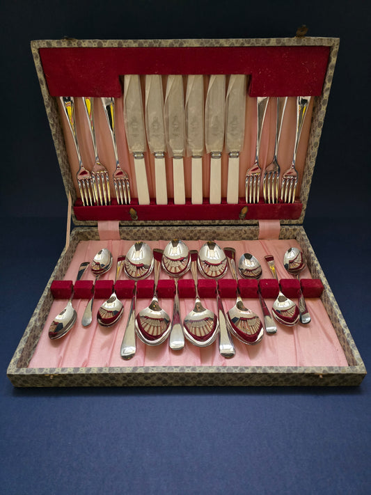 Brand New 1940 Cutlery Set - Sheffield Silver Plated 6 Person Set in Case