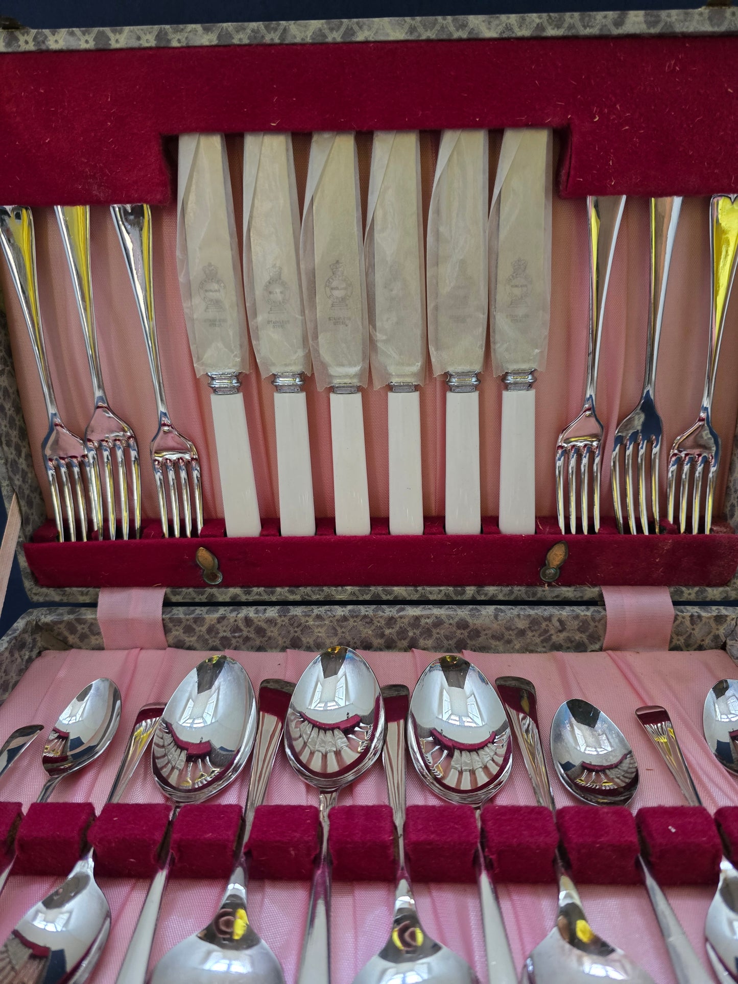 Brand New 1940 Cutlery Set - Sheffield Silver Plated 6 Person Set in Case