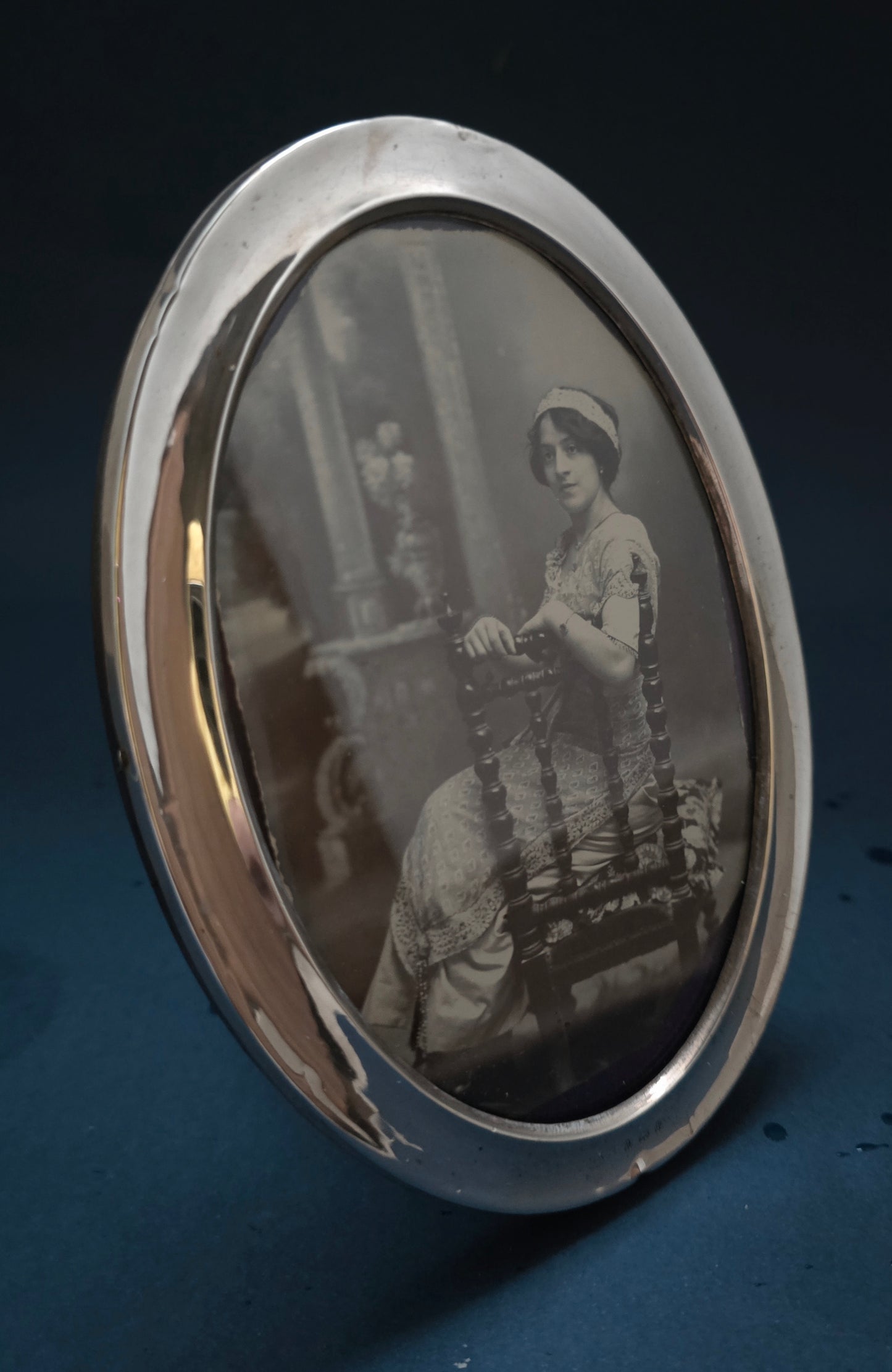 Rare Oval Silver Photo Frame - Mander and Son England 1918