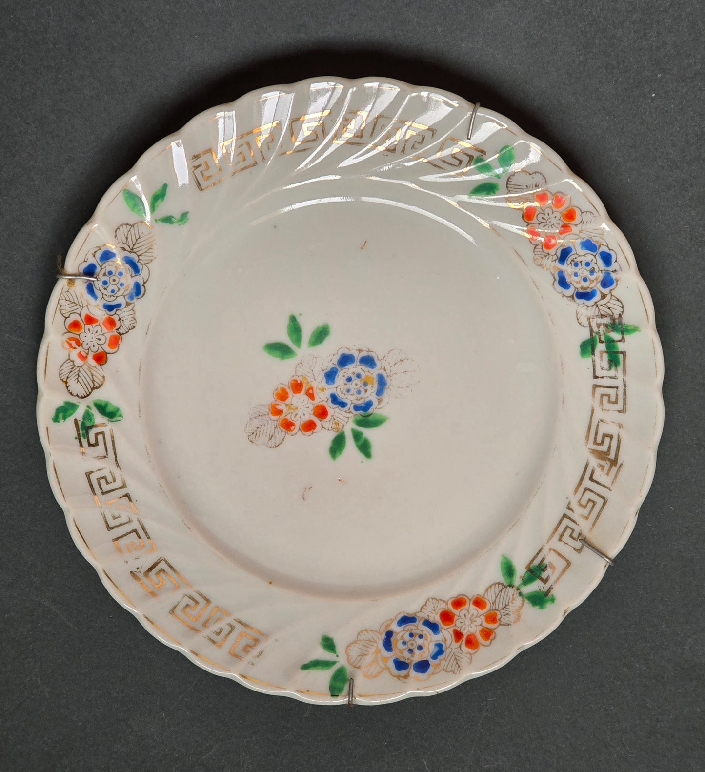 Qianlong Dynasty Export Plates c.1750 - Chinese Imari Porcelain Set of 3 with Wall Hangers