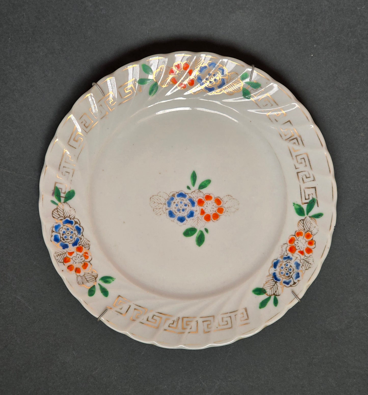 Qianlong Dynasty Export Plates c.1750 - Chinese Imari Porcelain Set of 3 with Wall Hangers