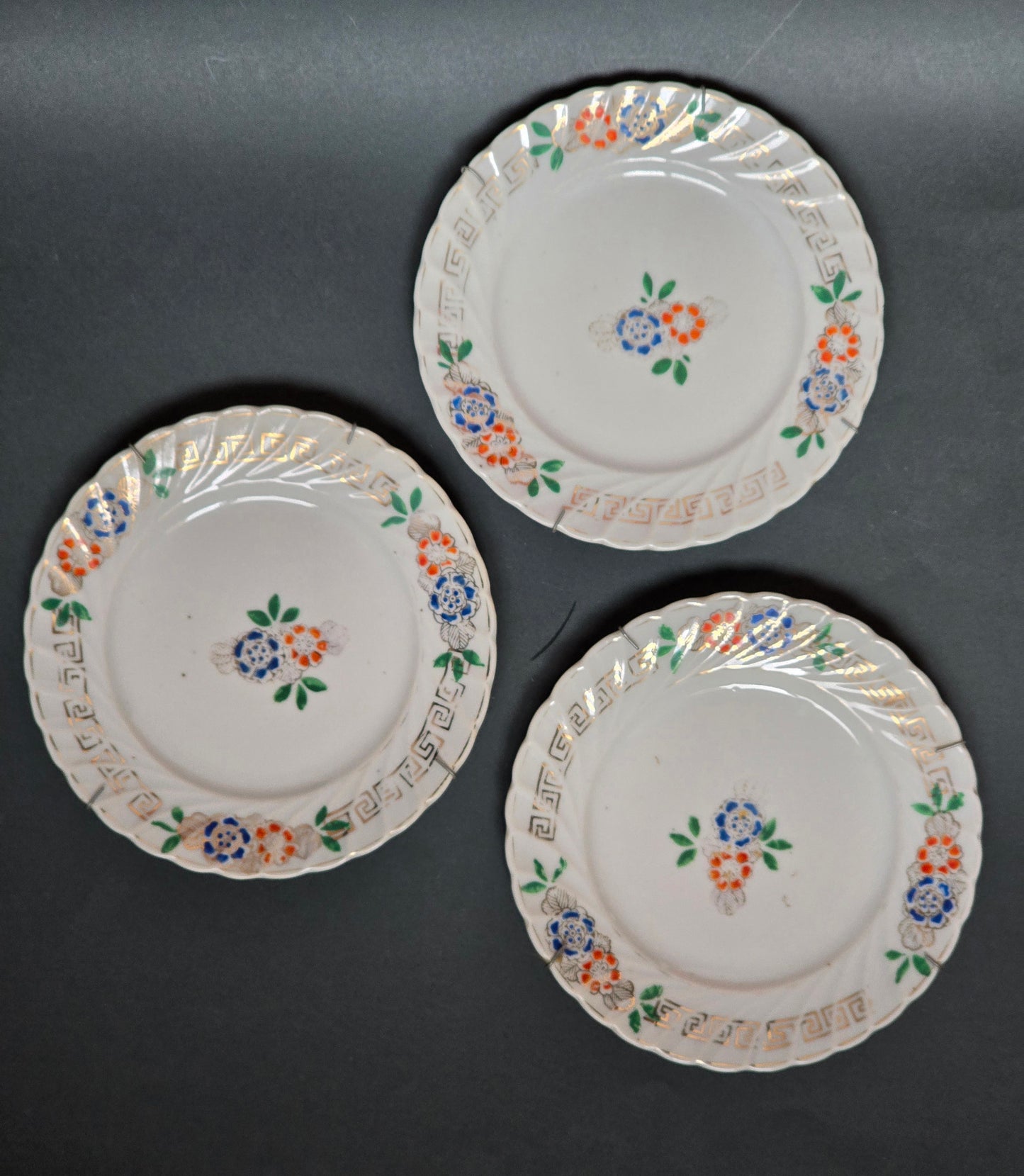Qianlong Dynasty Export Plates c.1750 - Chinese Imari Porcelain Set of 3 with Wall Hangers