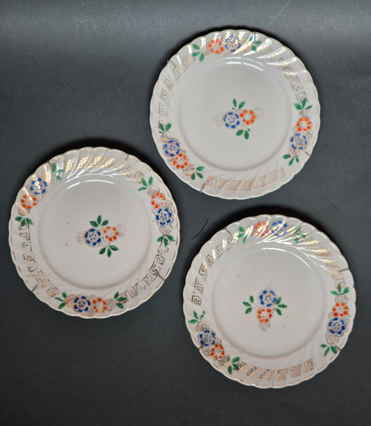 Qianlong Dynasty Export Plates c.1750 - Chinese Imari Porcelain Set of 3 with Wall Hangers