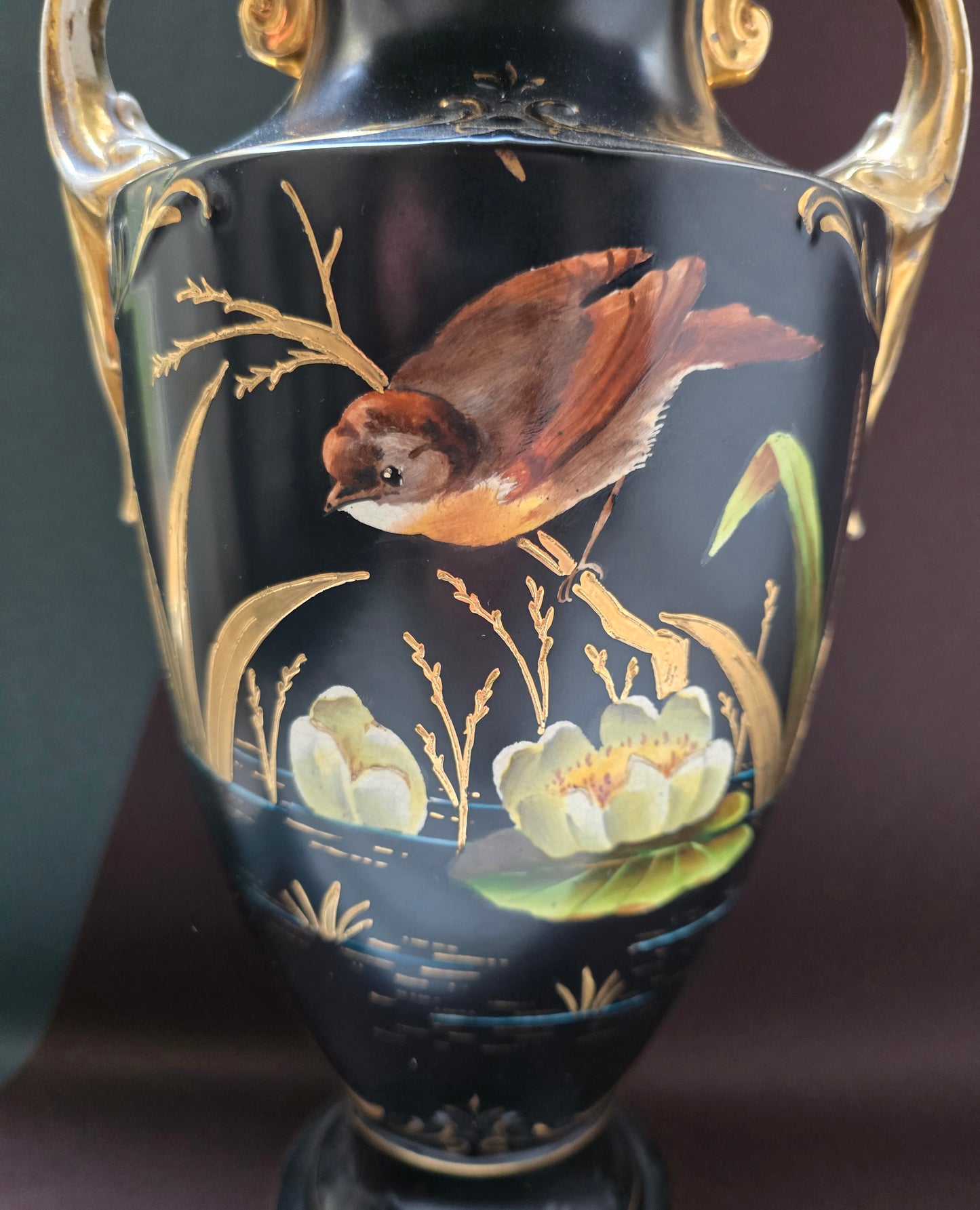 Alton Ware Hand-Painted Black Vase with Bird & Water Lilies – England, 1930s