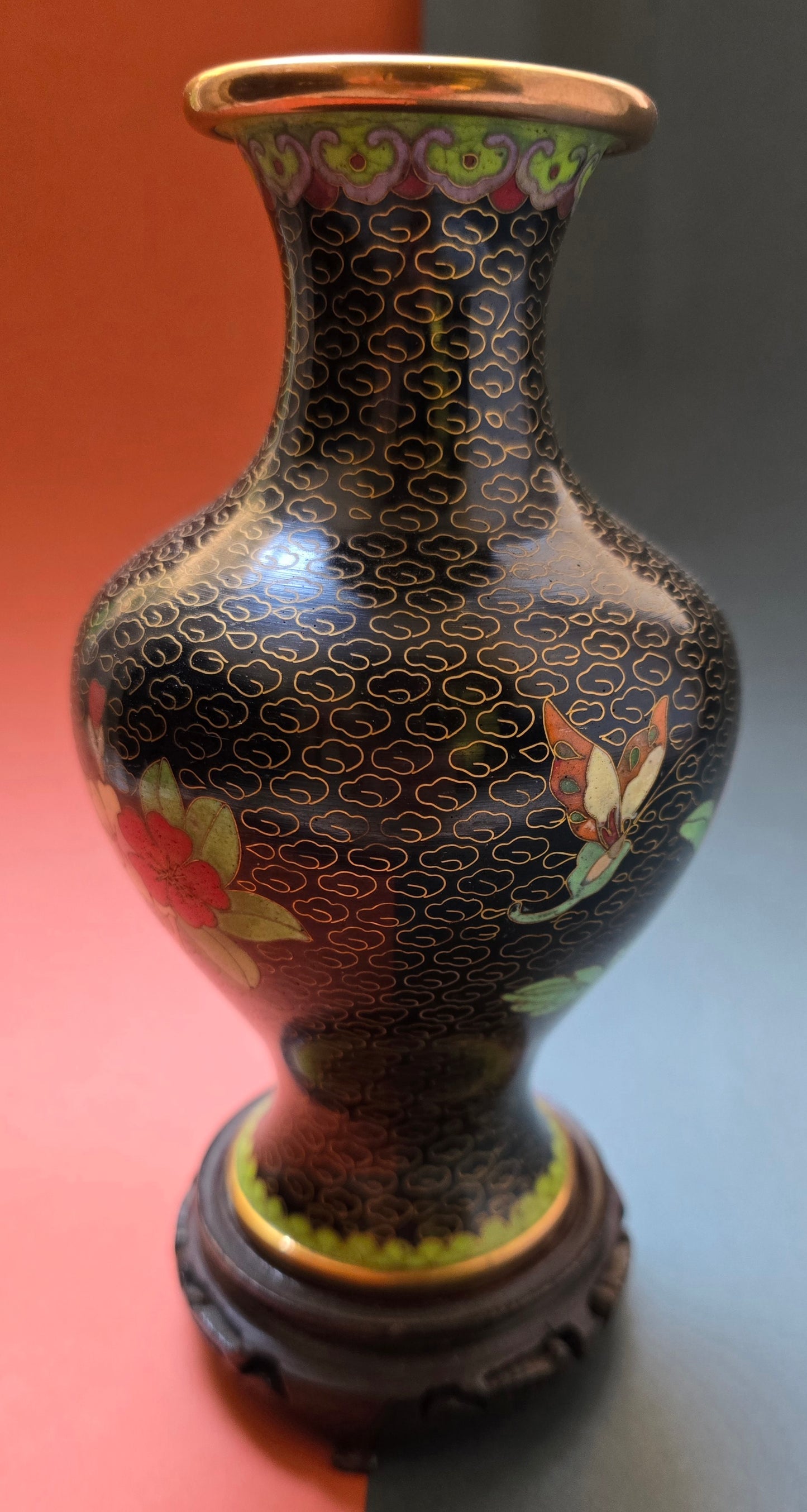 Chinese Black Cloisonné Vase with Wooden Stand – Peony on Midnight Ground, 1940s–50s