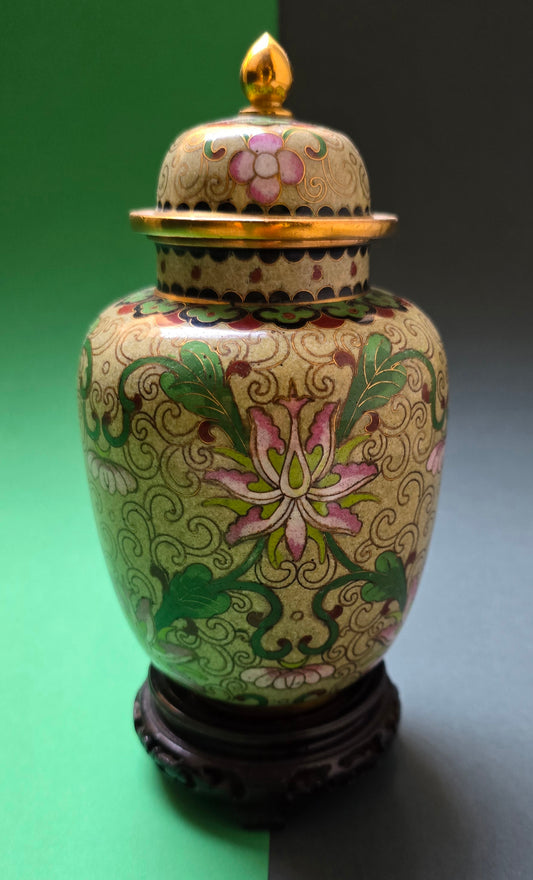 Chinese Cloisonné Vase with Lid & Wooden Stand – Peony & Ruyi Cloud Pattern, 1930s–40s