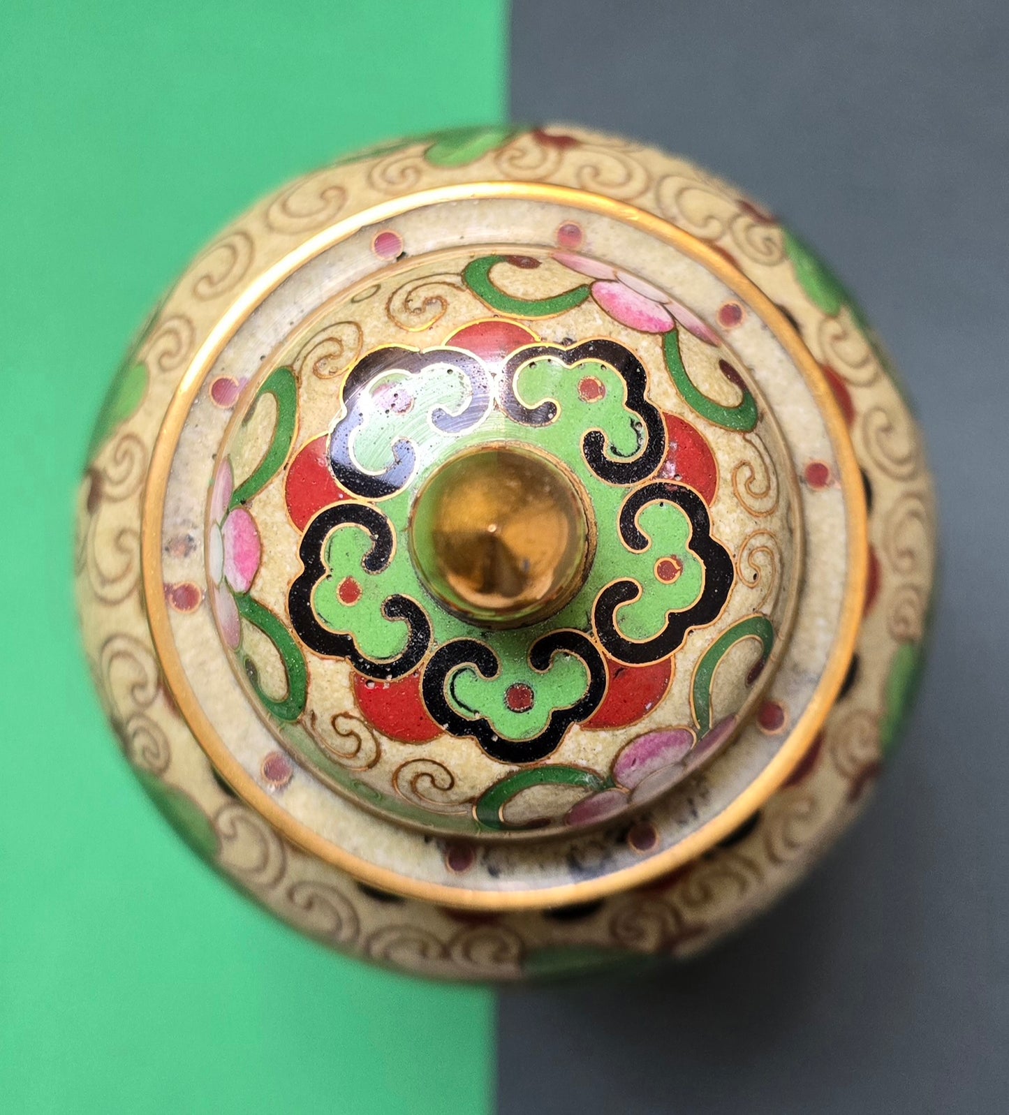 Chinese Cloisonné Vase with Lid & Wooden Stand – Peony & Ruyi Cloud Pattern, 1930s–40s