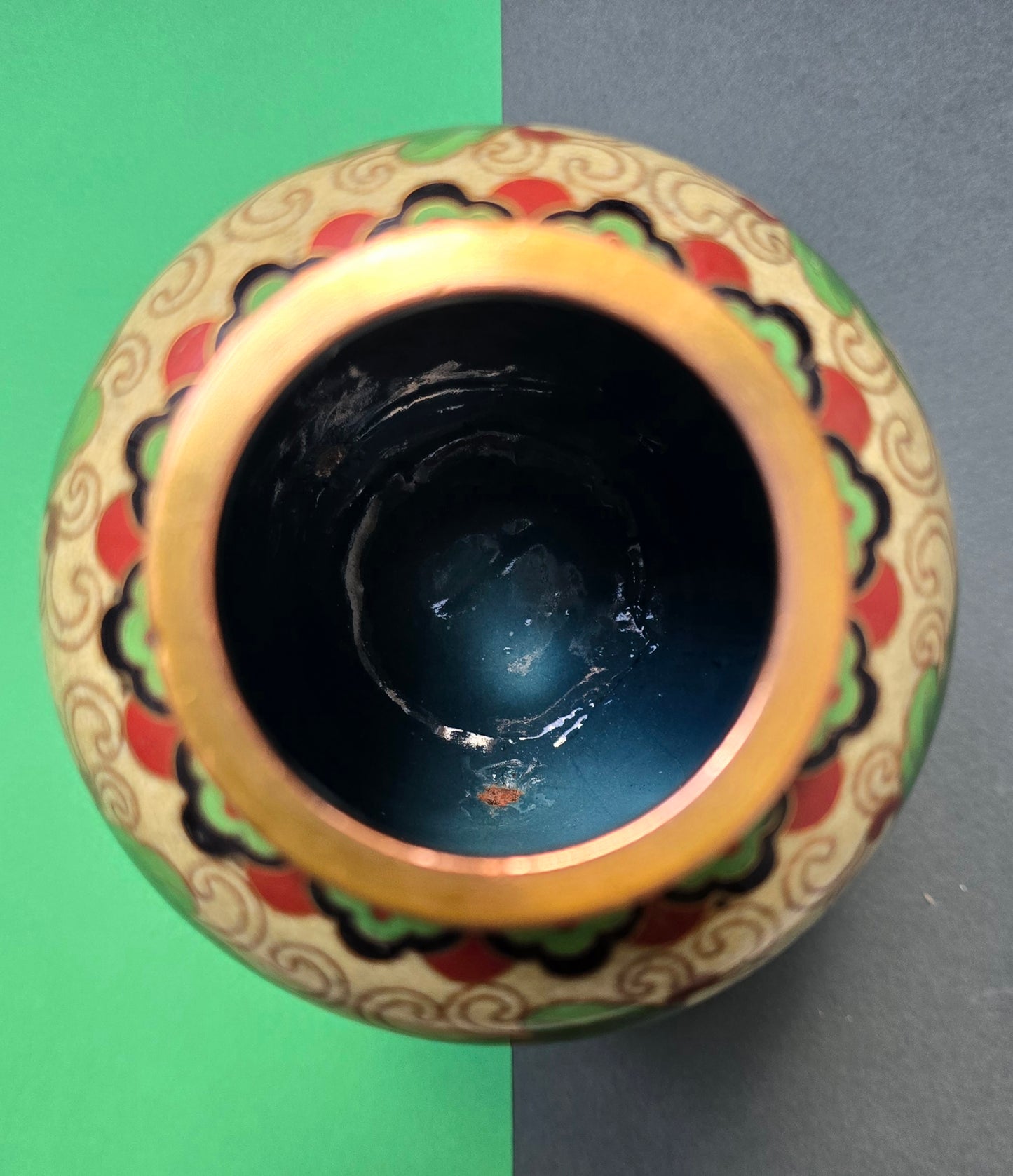 Chinese Cloisonné Vase with Lid & Wooden Stand – Peony & Ruyi Cloud Pattern, 1930s–40s