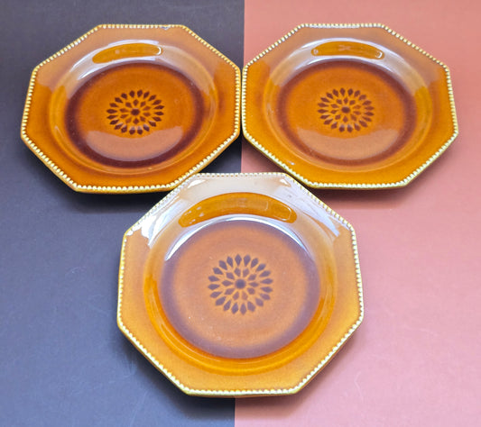 Casa Pupo 'Secia' Vintage Amber Majolica Dahlia Side Plate – Portugal, 1970s
