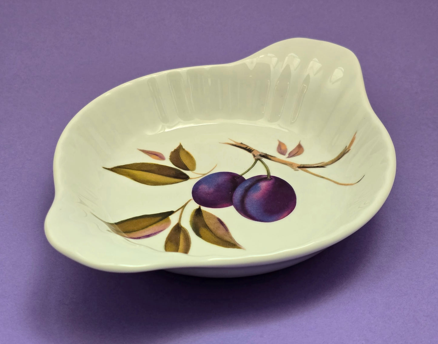 Royal Worcester Evesham Leaf-Shaped Oven Dish – c.1980