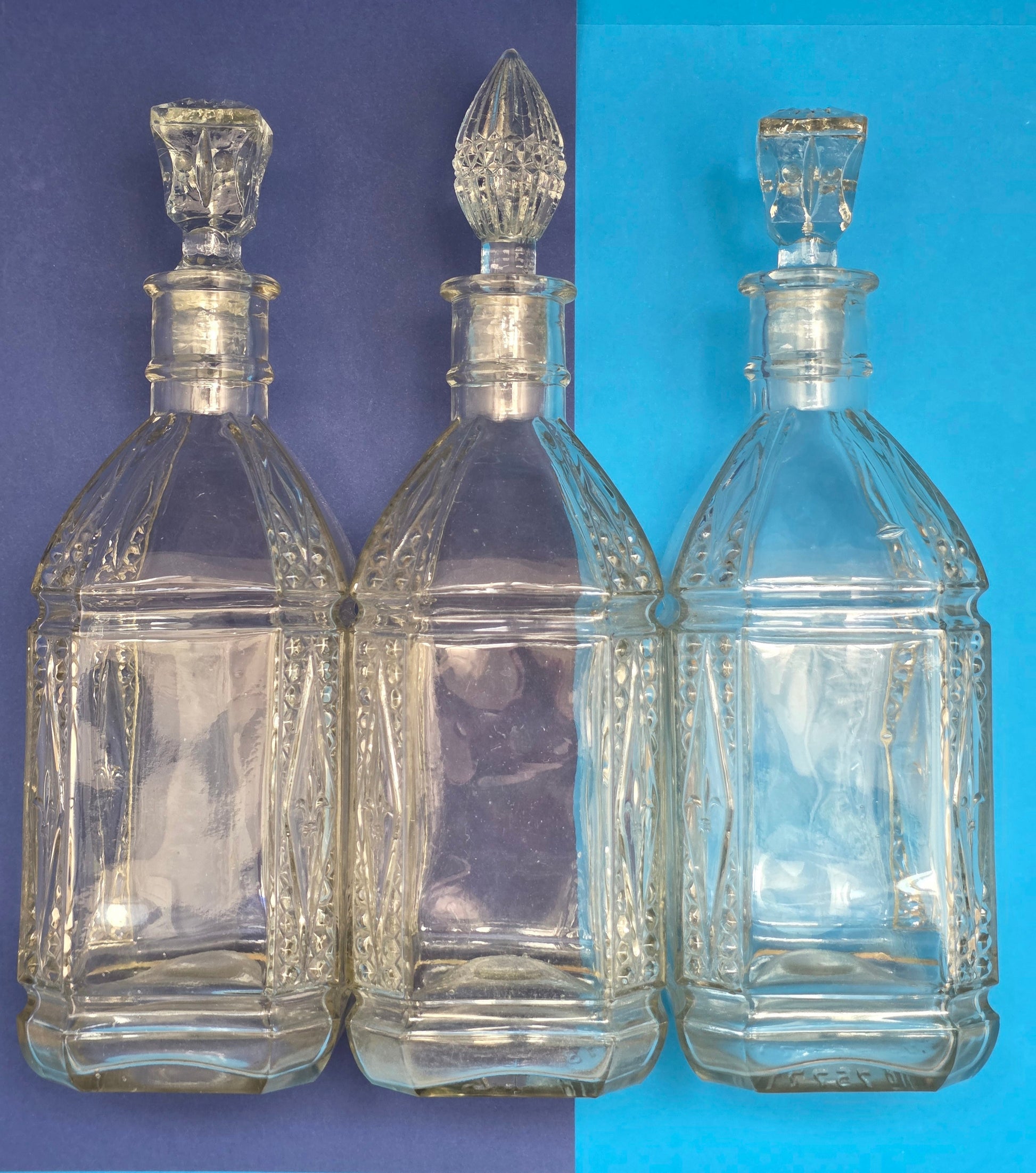 English pressed glass decanter c.1928 – square star stopper single