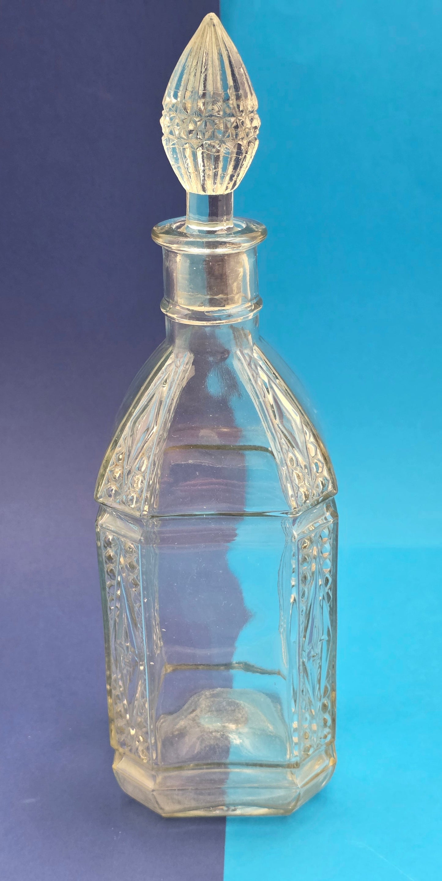 English pressed glass decanter c.1928 – full side view pineapple stopper