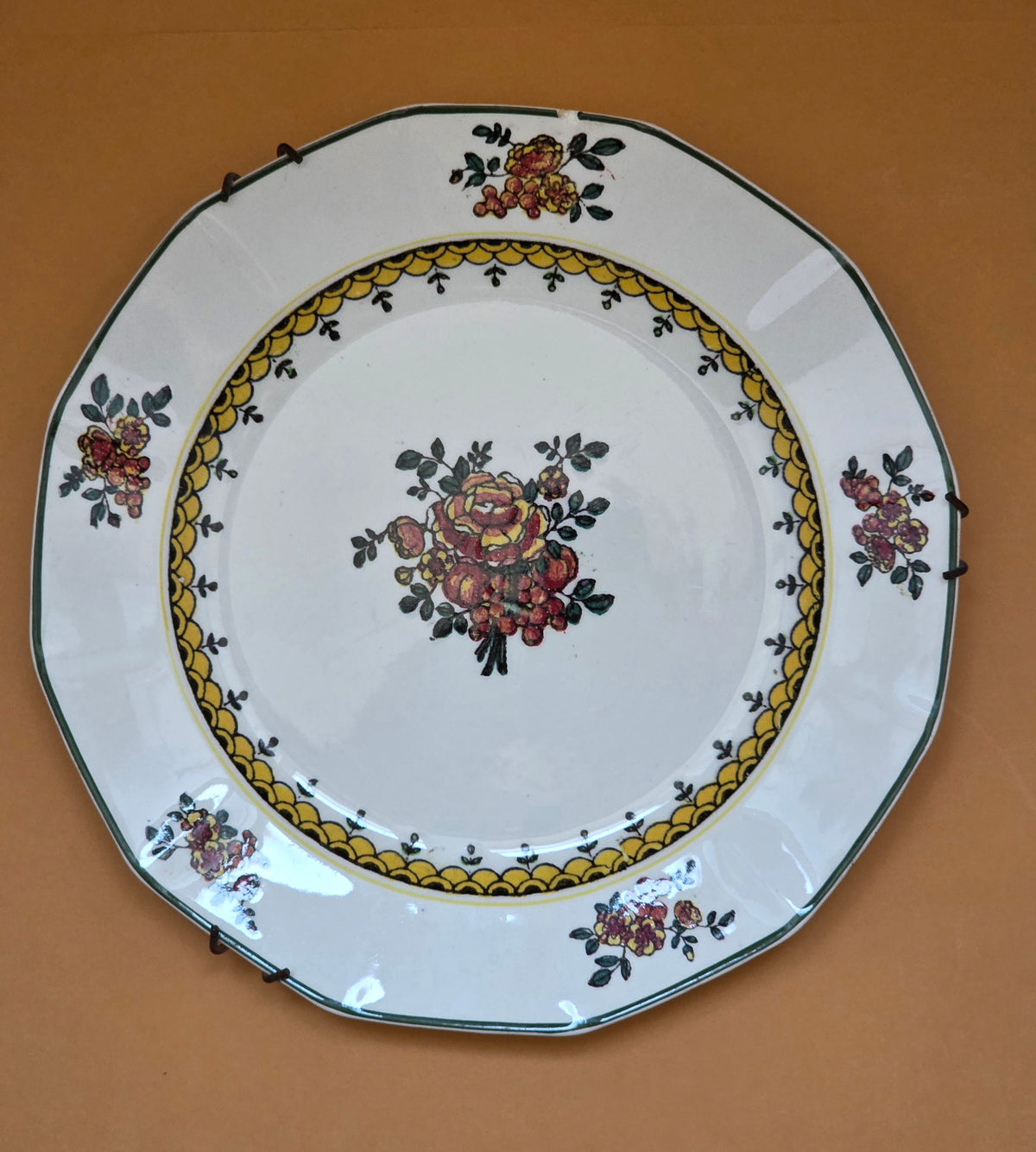 Vintage Royal Doulton Floral Wall Plate, 21.5 cm | c. 1925